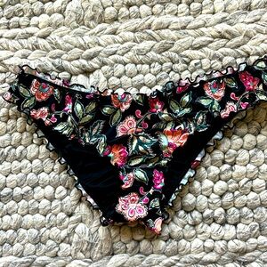 Shade & Shore  floral print ruffled bikini bottom with ruched back